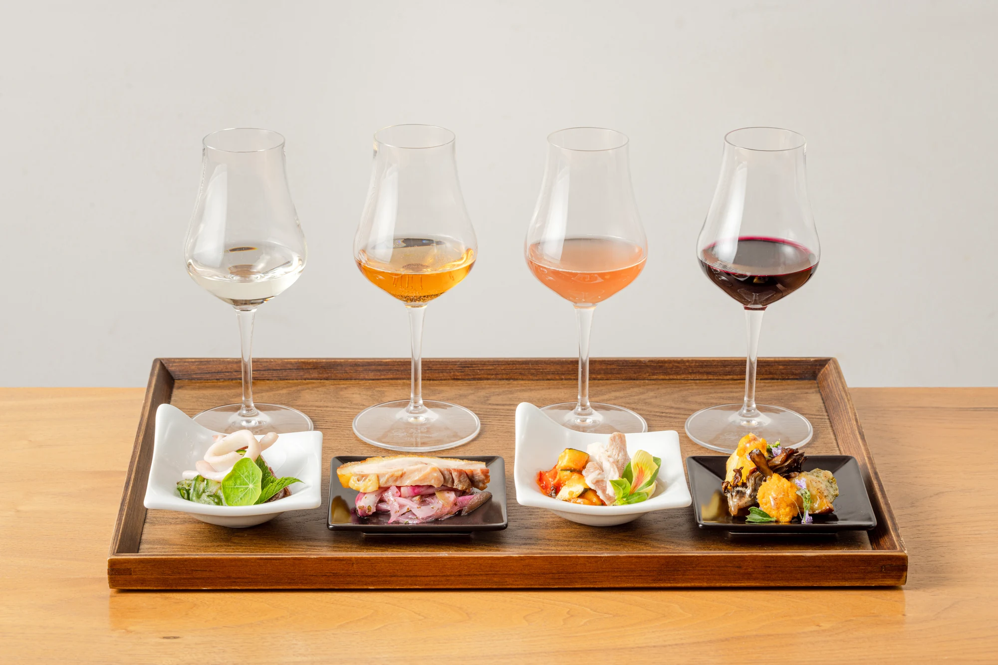 料理と飲みものを、一組ずつ楽しむペアリング。2026年7月。