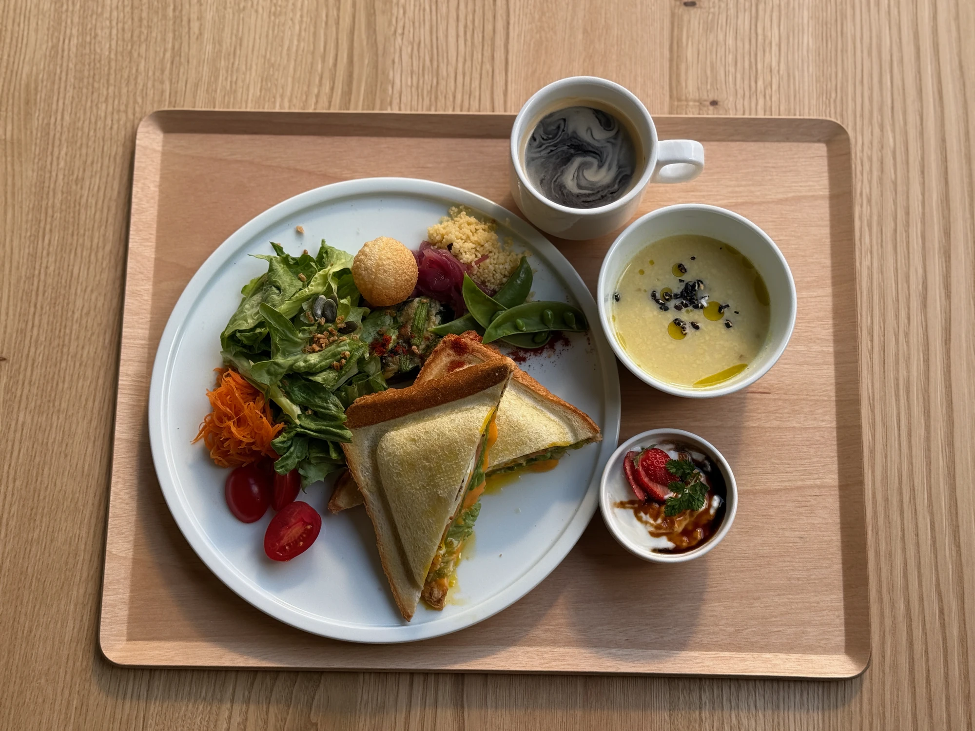カフェのランチセット。