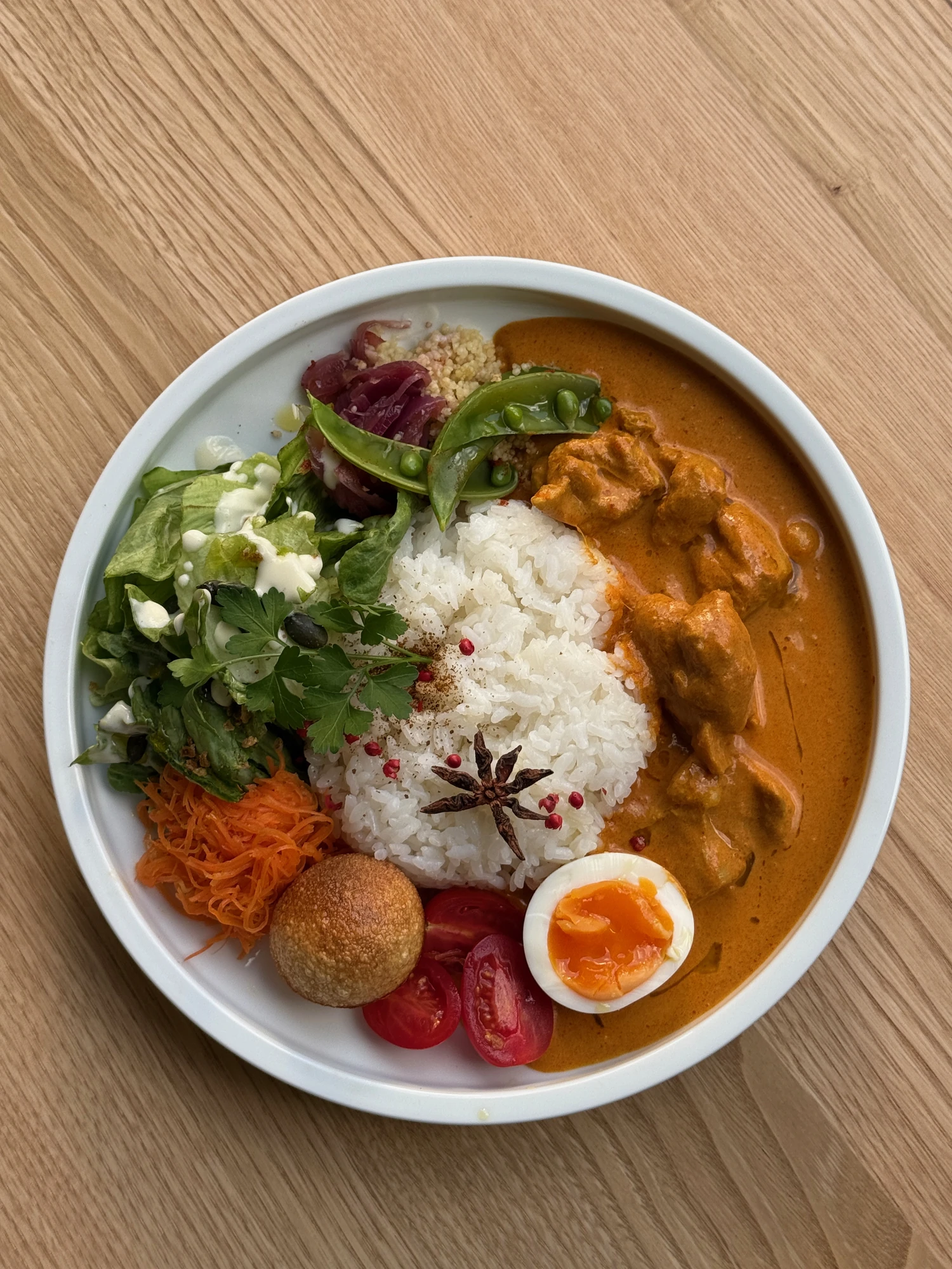カフェのスパイスカレー。